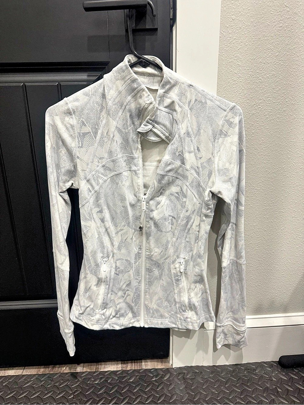 Lululemon Athletica Define Jacket White & Gray size 6